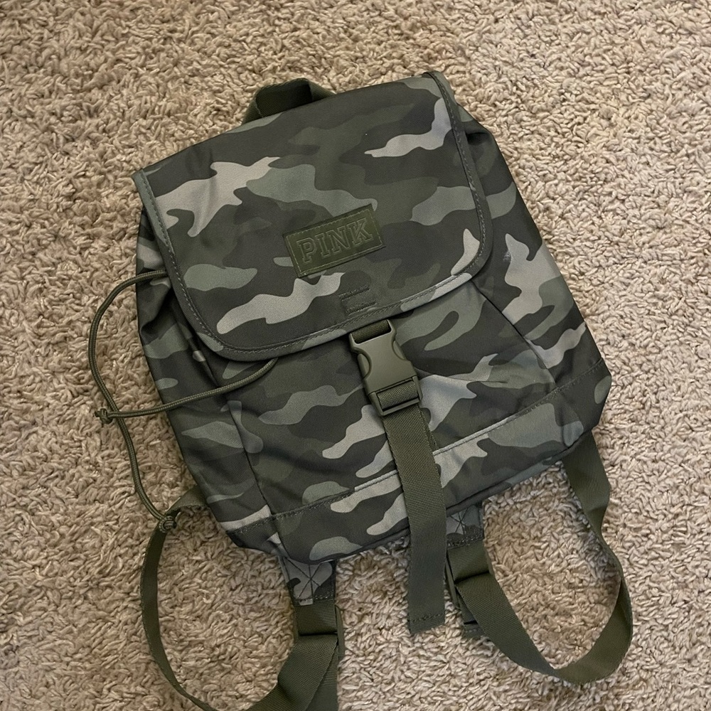 NEVER WORN VS PINK MINI BAG